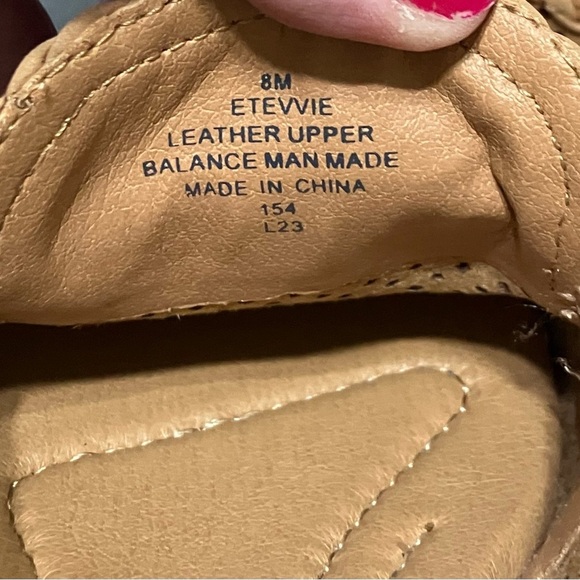 Women’s’s Tan loafers - Picture 4 of 4